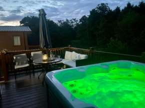 Carre Retreat with private hot tub